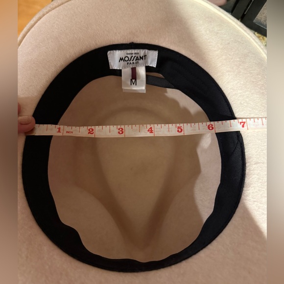 Beautiful hat! Very pale pink; almost cream - Picture 5 of 7